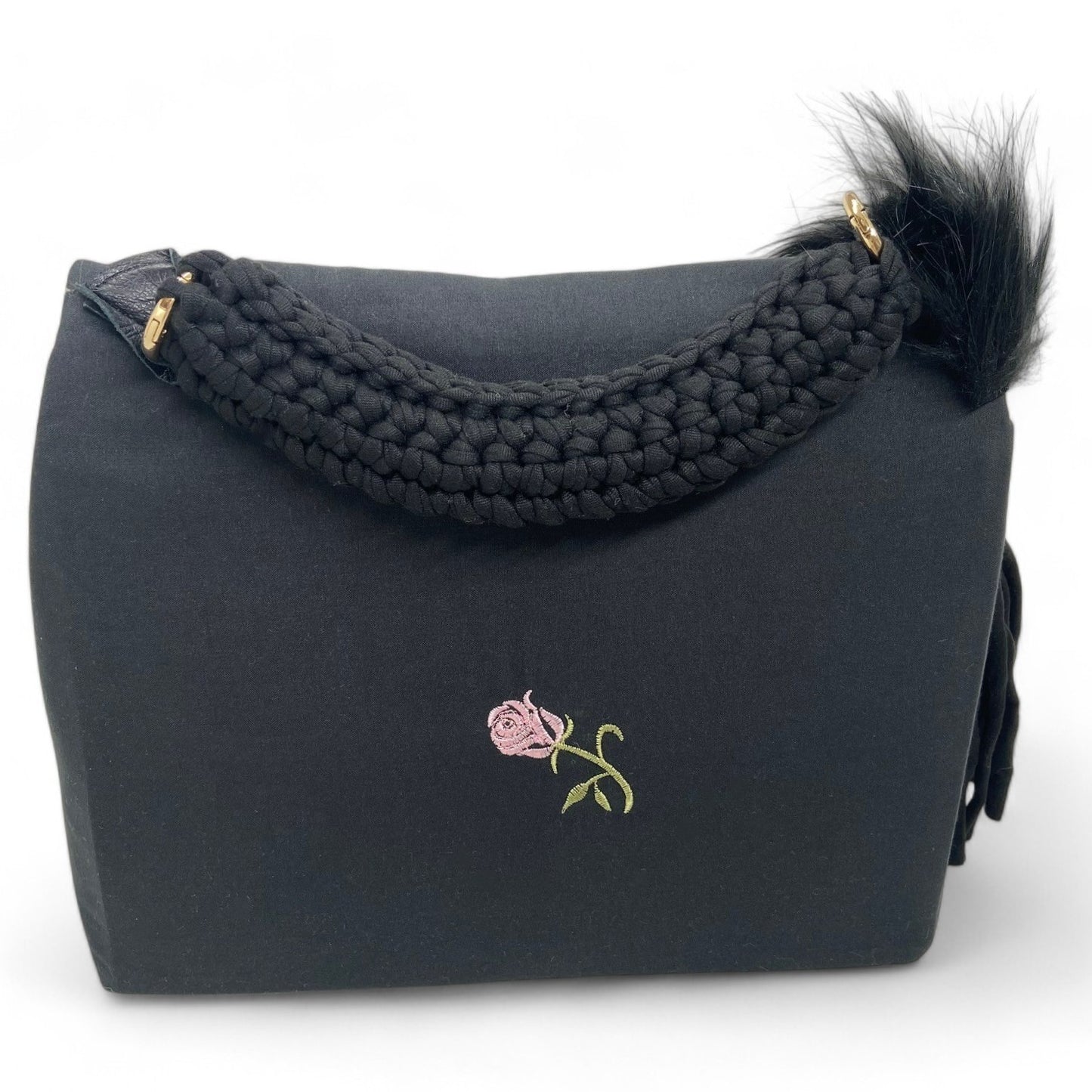 A SIGNATURE CLASSIC BLACK VENOM BAG