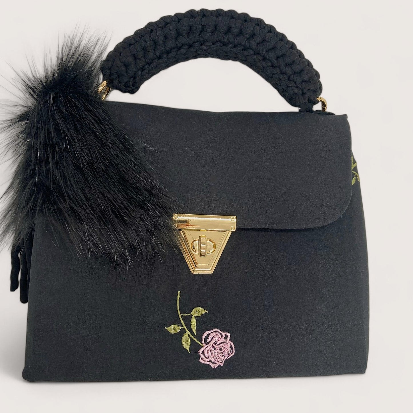 A SIGNATURE CLASSIC BLACK VENOM BAG