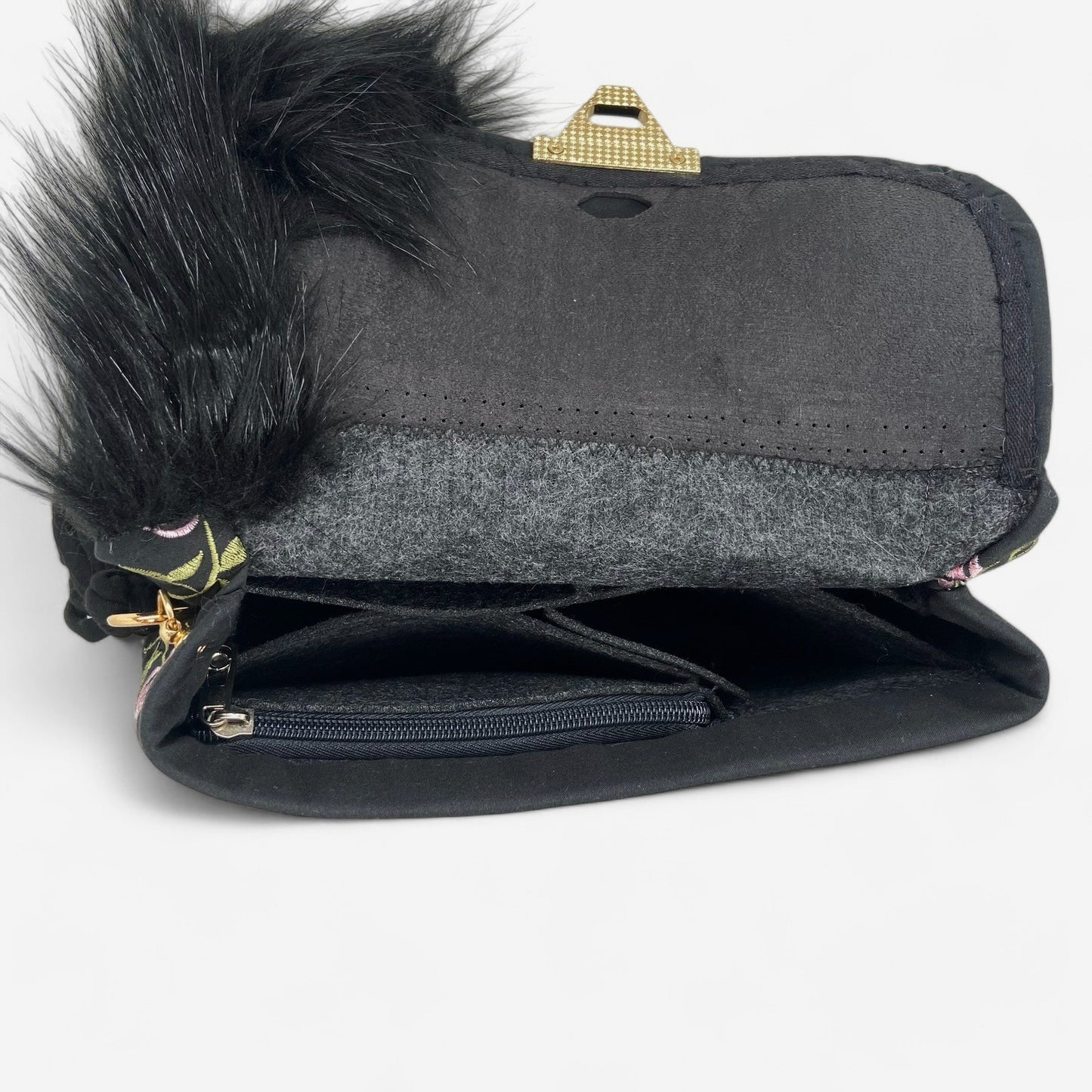 A SIGNATURE CLASSIC BLACK VENOM BAG