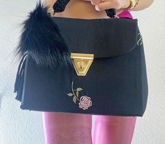 A SIGNATURE CLASSIC BLACK VENOM BAG