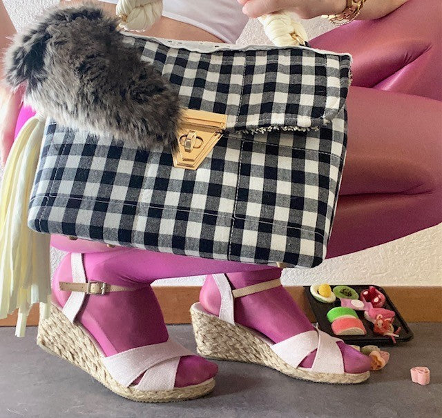 A SIGATURE REAL FARMER GIRL BAG