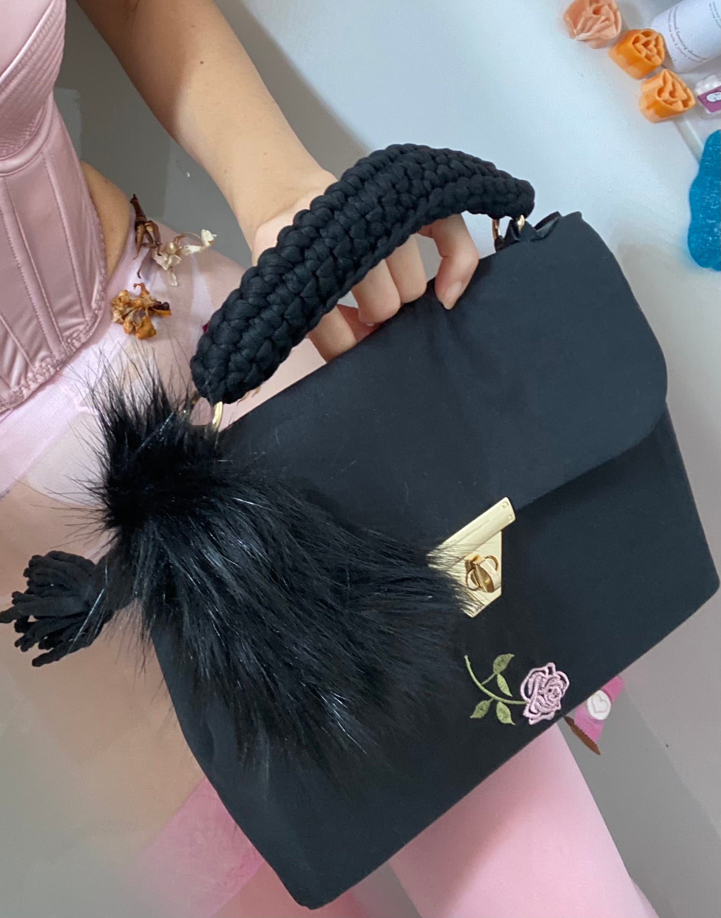 A SIGNATURE CLASSIC BLACK VENOM BAG