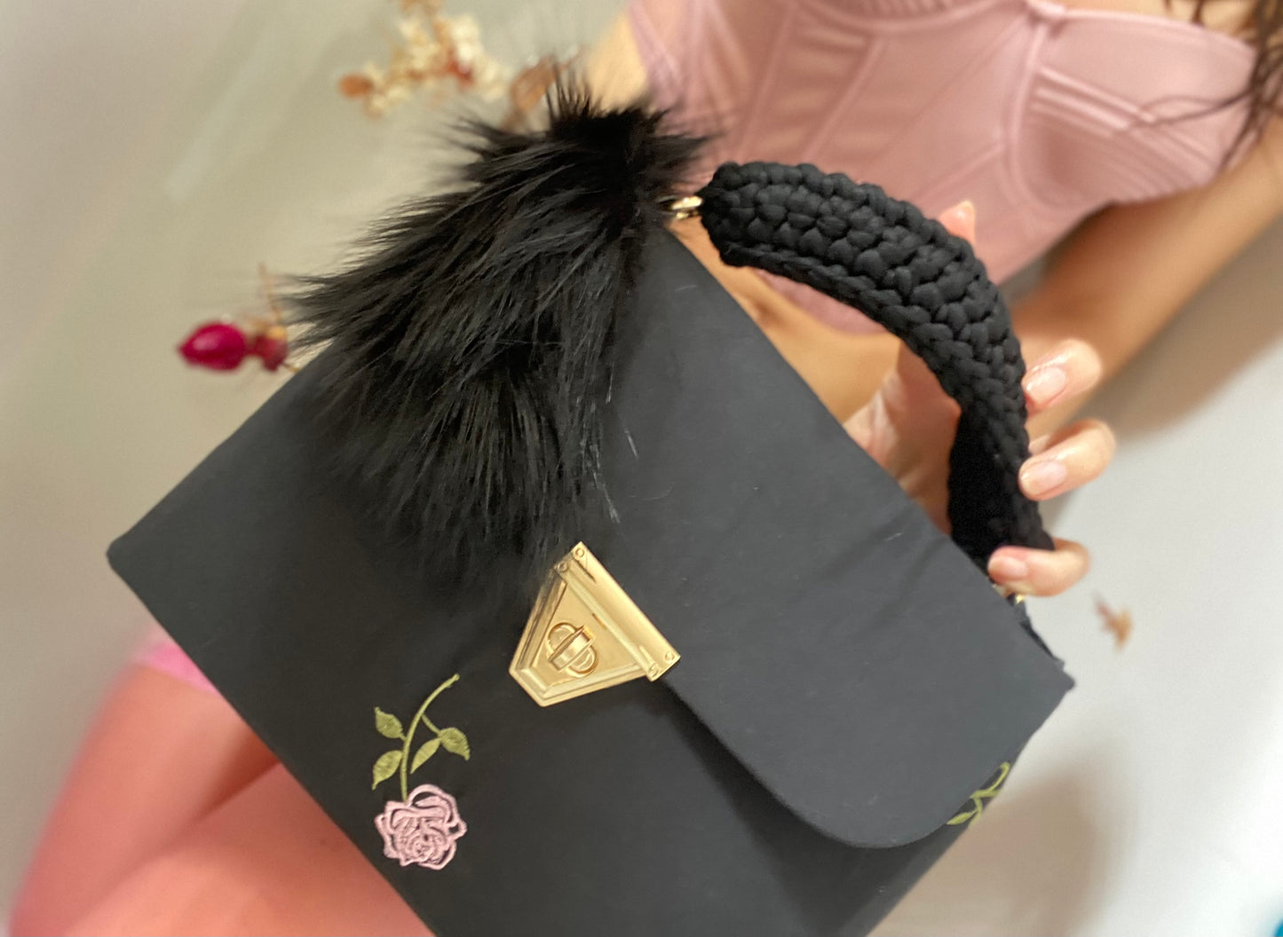 A SIGNATURE CLASSIC BLACK VENOM BAG