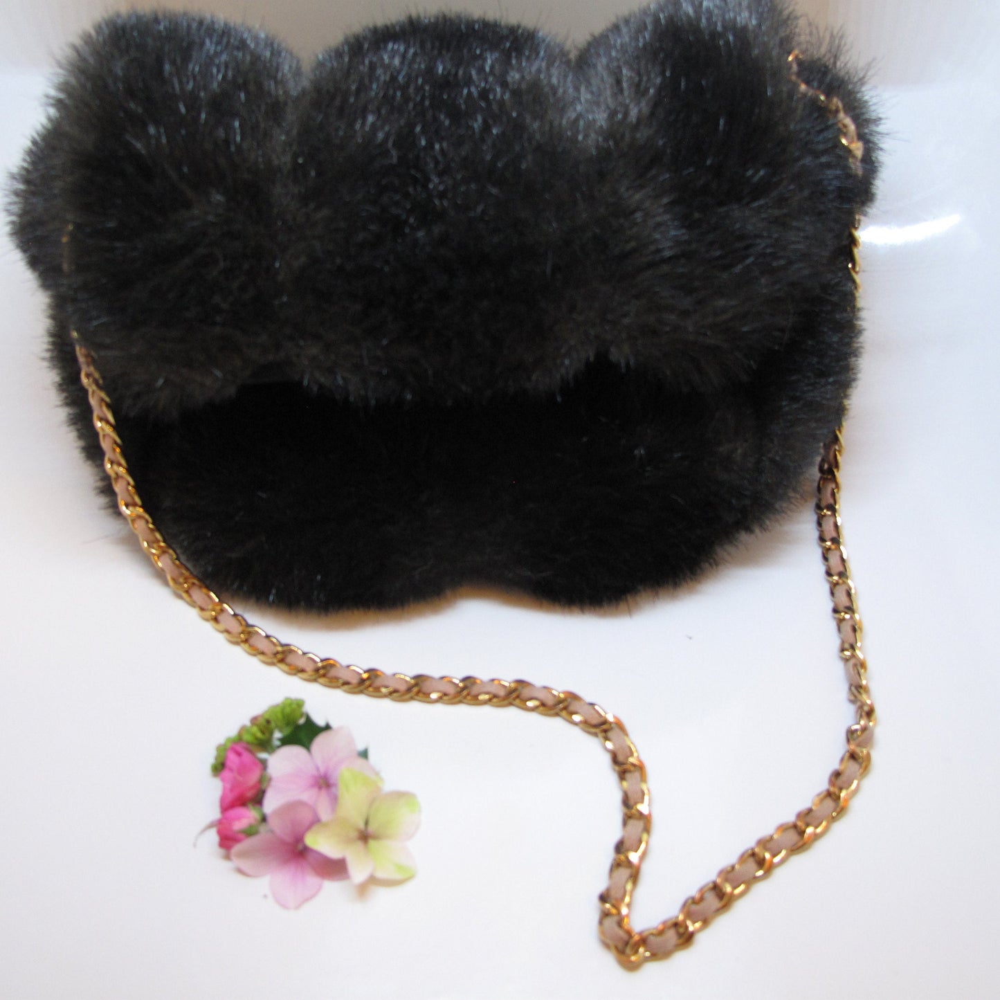 Top Flap Fuzzy Vegan Fur Purse with Chunky Gold Chain Sling for your Valuables, Brown Soft Vegan Fur Snap Closure Handbag Tote Bag Purse