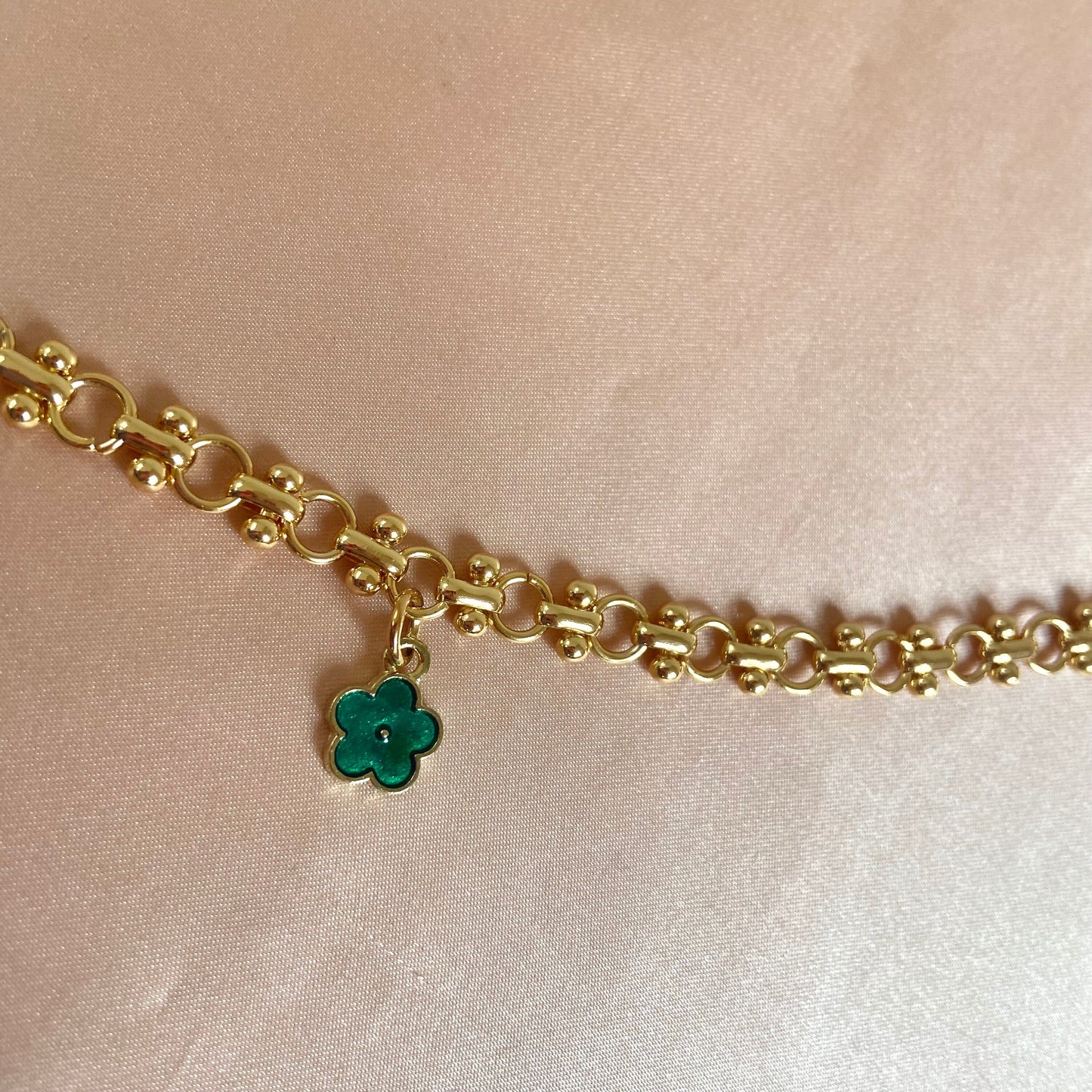 18k gold rhodium plated double chain bracelet, emerald flower pendant minimalist, chain armband, Wrist band flower pendant, gold jewelery