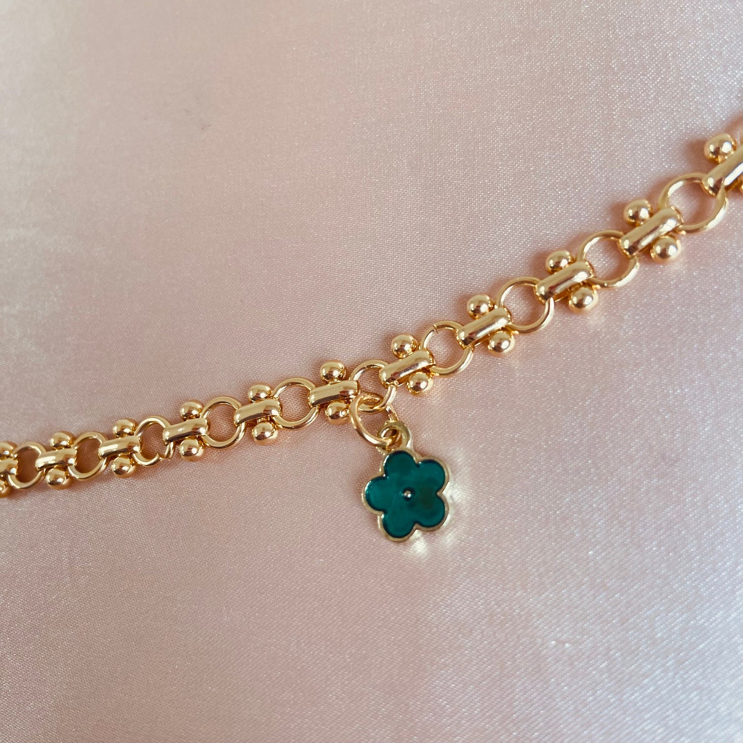 18k gold rhodium plated double chain bracelet, emerald flower pendant minimalist, chain armband, Wrist band flower pendant, gold jewelery